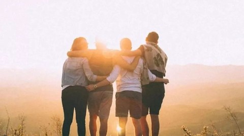 我唯一的好朋友和别人关系好，冷落我，很难过怎么办？