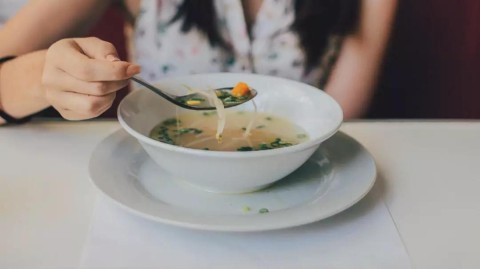 天冷食欲暴涨？心理咨询师教你5招保持健康饮食