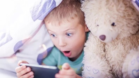 孩子假期沉迷手机？四岁半宝宝的家长应对指南