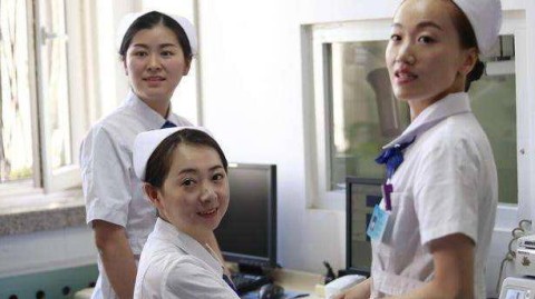 22岁护士的职业迷茫：不喜欢护理工作，转行能做什么？