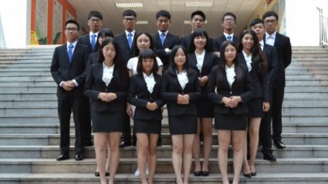 大学新生想参与实践活动却因为恐惧社交而退缩怎么办？