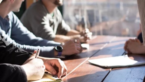 如何化解在异性家人面前暴露的尴尬与不安？心理专家支招