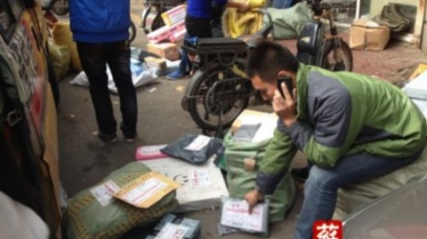 快递哥暴躁扔包裹，打工人，怎样面对巨大的工作压力？