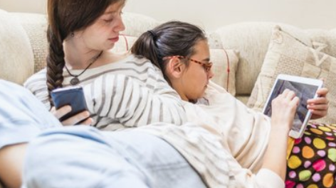 高一女生玩手机是否上瘾？心理咨询师解析成瘾行为