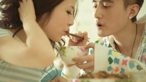 大二男生恋爱难题：如何让传统父母接受我的女朋友？