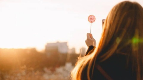 18岁女生高考后的迷茫：人生道路该如何选择？